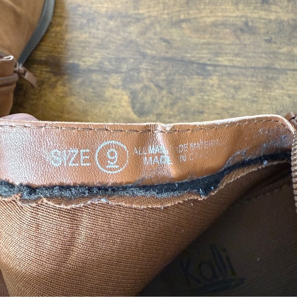 KALI Brown Tan Faux Suede Fringe Ankle Boot Size 9 Zip Up Boho Western .5” Heel - Picture 4 of 9